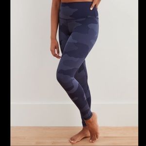 American Eagle Blue Camo High Rise Leggings Size L